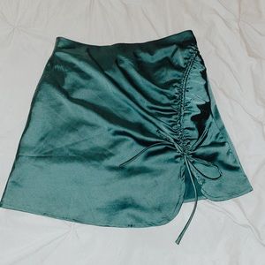 Only worn for pictures! Excellent condition!